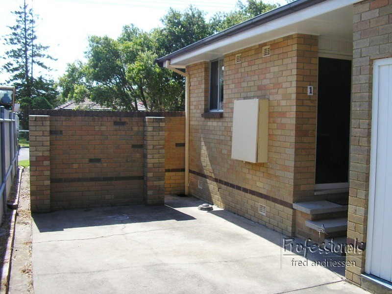 1/2 Bonarius Street, Warners Bay NSW 2282