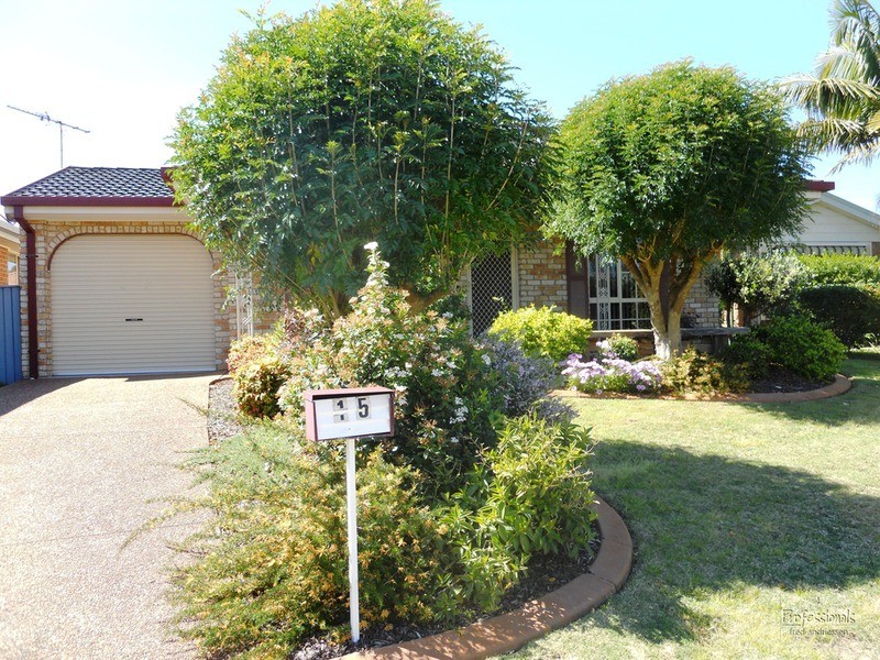 15 John Howe Crescent, Glendale NSW 2285