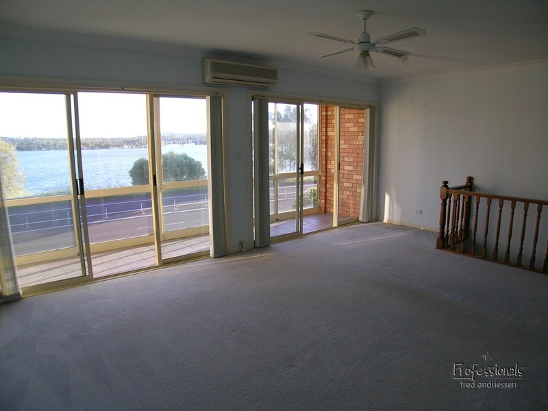 2/304 The Esplanade, Speers Point NSW 2284