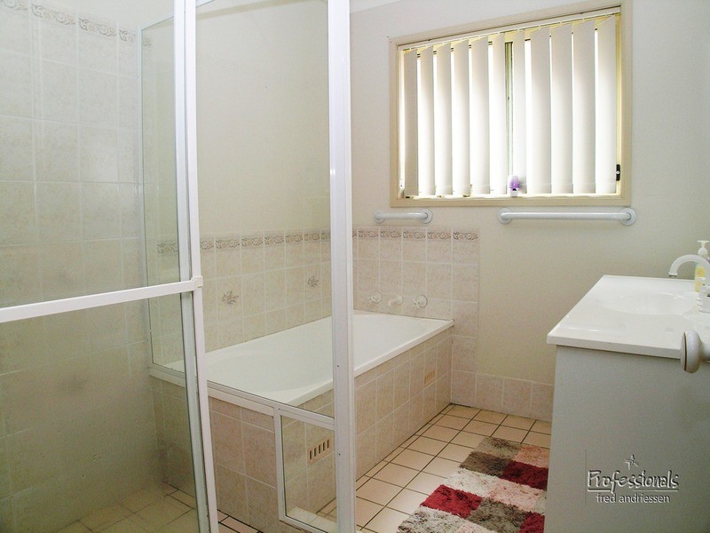 32 Village Bay Close, Marks Point NSW 2280