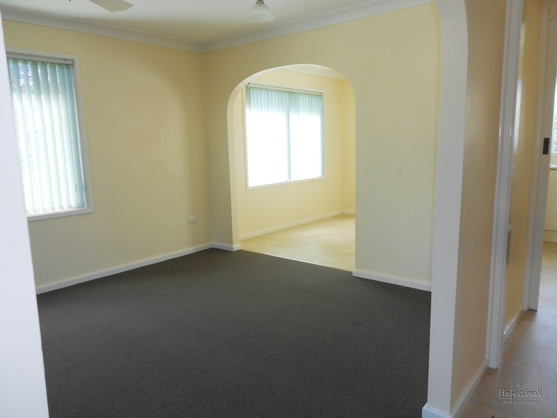 1 Valiant  Crescent, Valentine NSW 2280