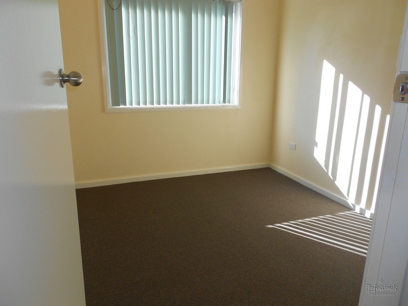 1 Valiant  Crescent, Valentine NSW 2280