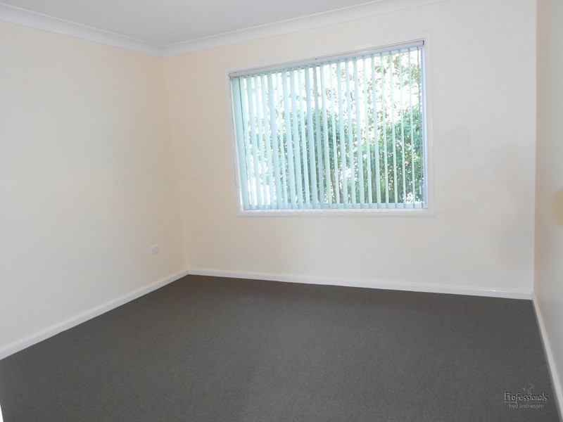 1 Valiant  Crescent, Valentine NSW 2280