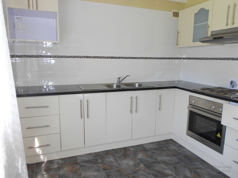 16 Graham  Street, Glendale NSW 2285