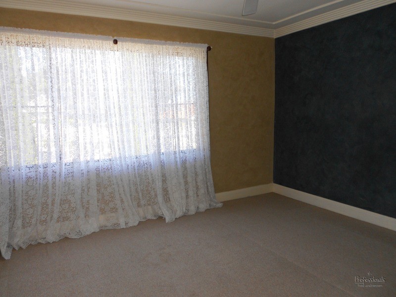 16 Graham  Street, Glendale NSW 2285