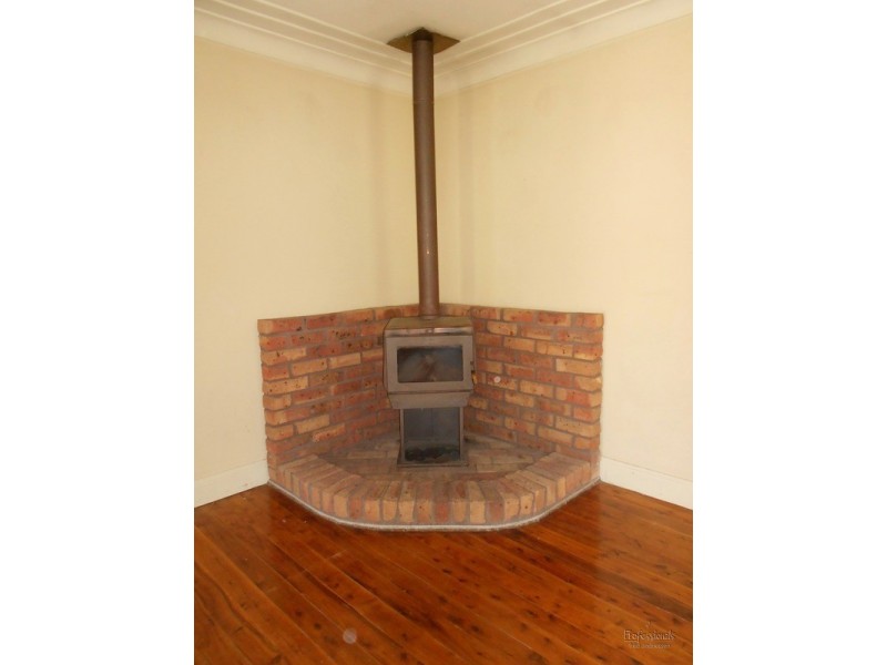 16 Graham  Street, Glendale NSW 2285