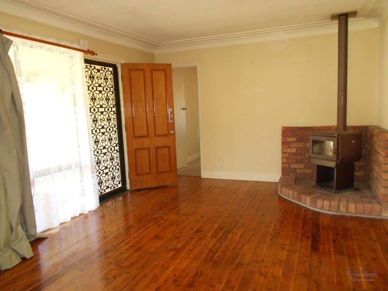 16 Graham  Street, Glendale NSW 2285