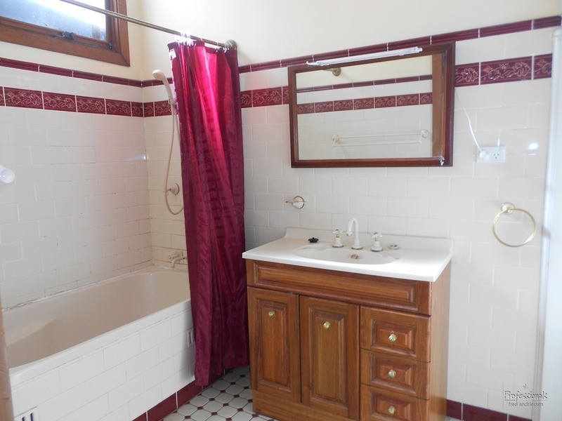 8 Camellia Street, Cardiff NSW 2285