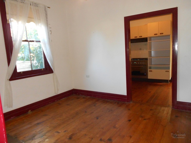 8 Camellia Street, Cardiff NSW 2285