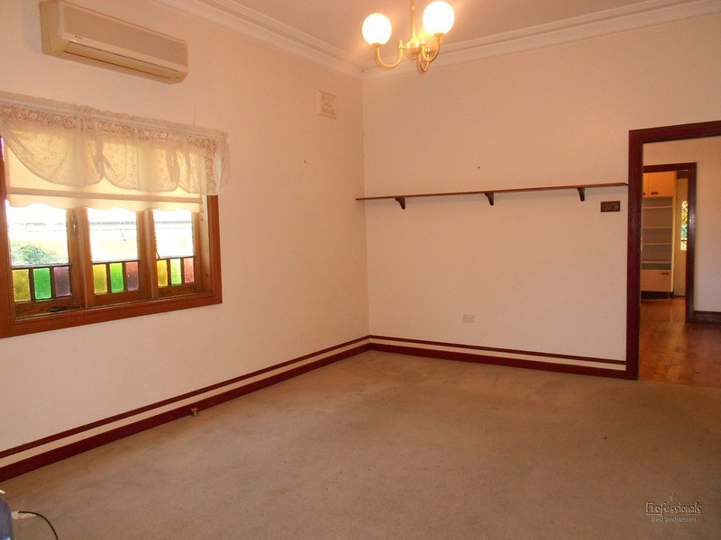 8 Camellia Street, Cardiff NSW 2285