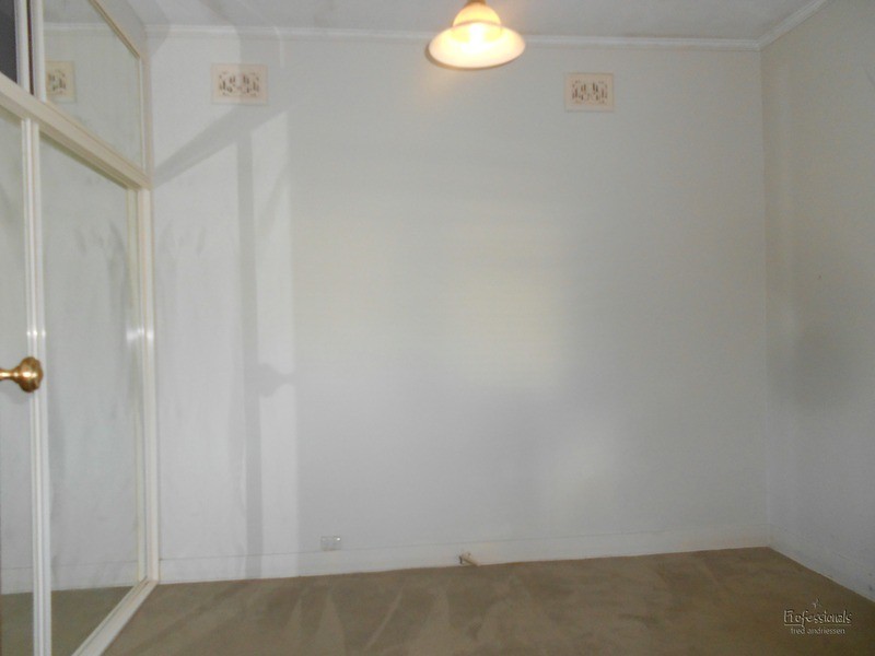 8 Camellia Street, Cardiff NSW 2285