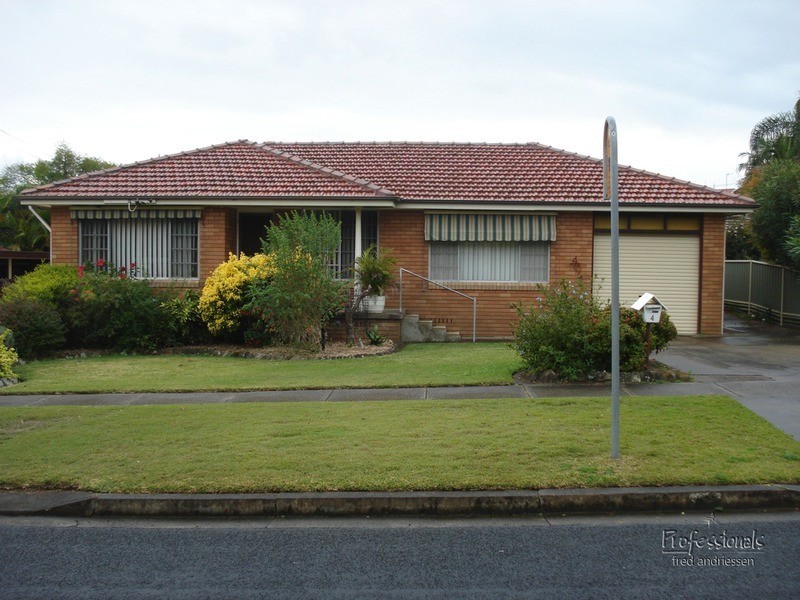4 Dalvern Close, Adamstown Heights NSW 2289