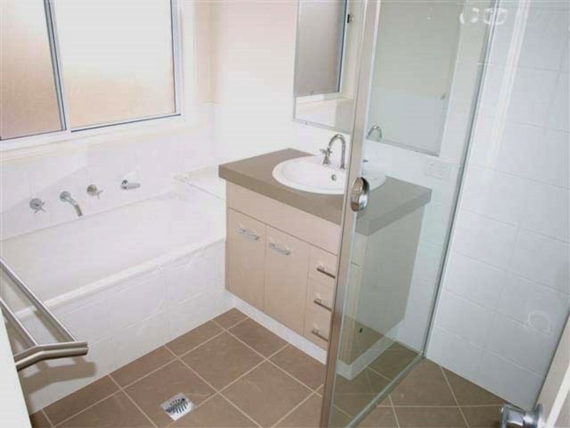 10 Hooghly Avenue, Cameron Park NSW 2285