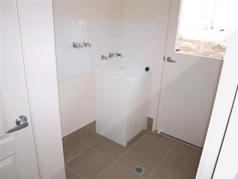 10 Hooghly Avenue, Cameron Park NSW 2285