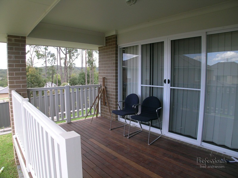 10 Hooghly Avenue, Cameron Park NSW 2285