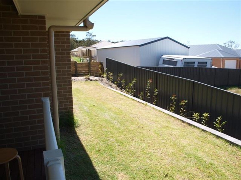 10 Hooghly Avenue, Cameron Park NSW 2285