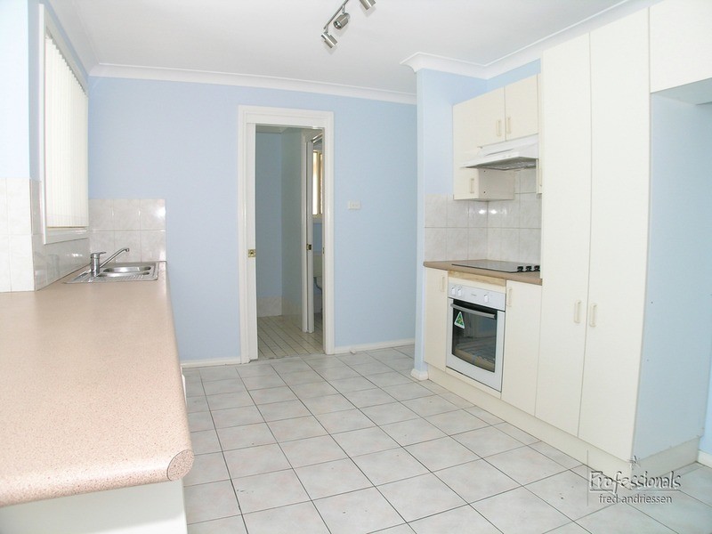 2 Robin Avenue, Cameron Park NSW 2285
