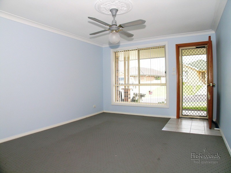 2 Robin Avenue, Cameron Park NSW 2285