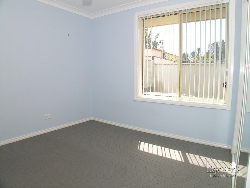 2 Robin Avenue, Cameron Park NSW 2285