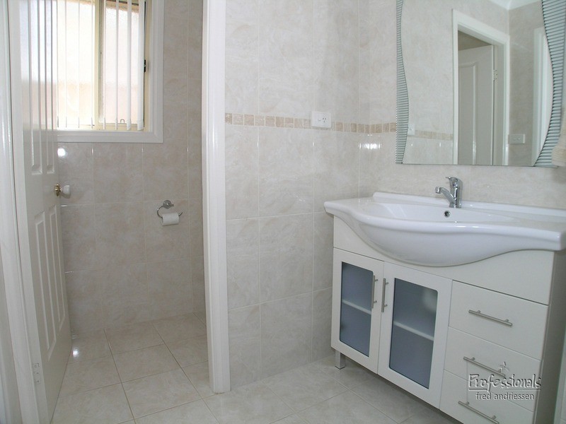 2 Robin Avenue, Cameron Park NSW 2285