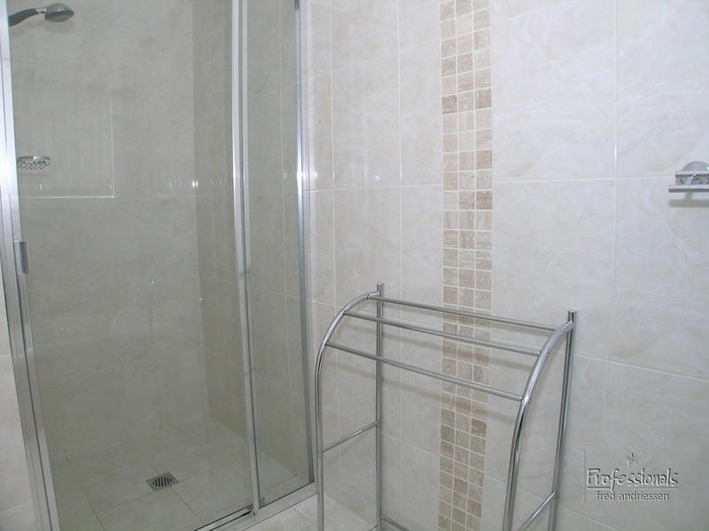 2 Robin Avenue, Cameron Park NSW 2285