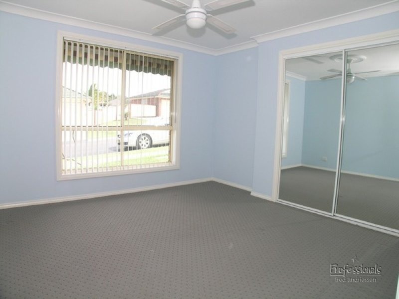2 Robin Avenue, Cameron Park NSW 2285