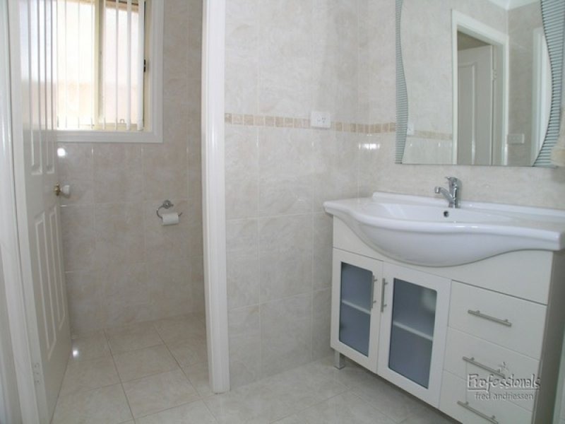 2 Robin Avenue, Cameron Park NSW 2285