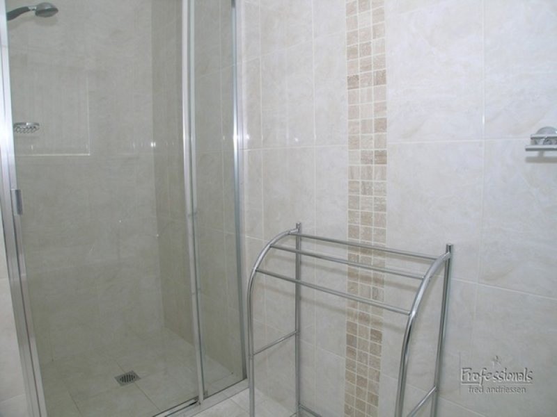2 Robin Avenue, Cameron Park NSW 2285