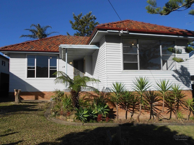 12 Fairview Avenue, Charlestown NSW 2290