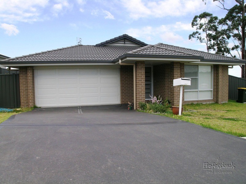 10 Hooghly Avenue, Cameron Park NSW 2285