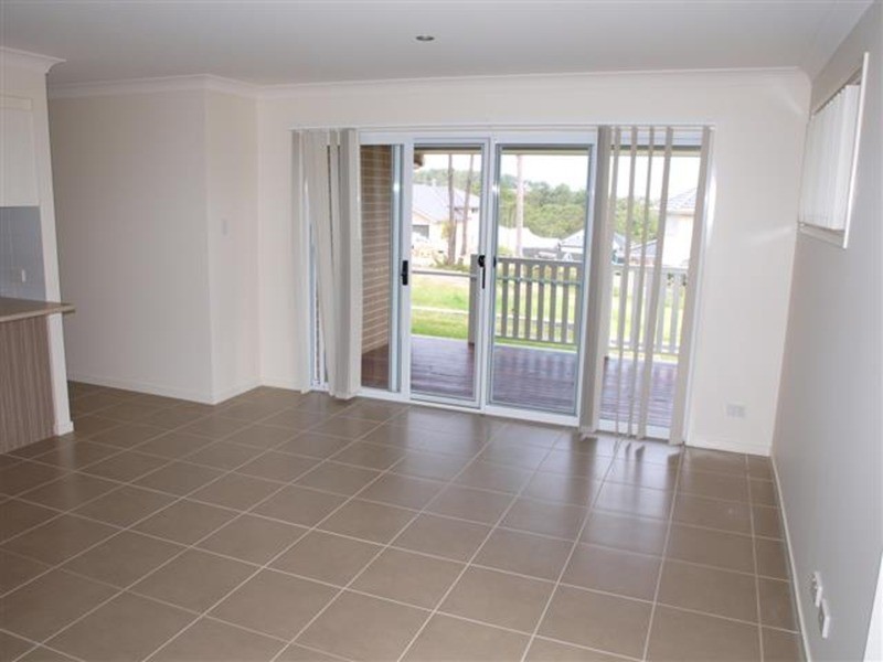 10 Hooghly Avenue, Cameron Park NSW 2285