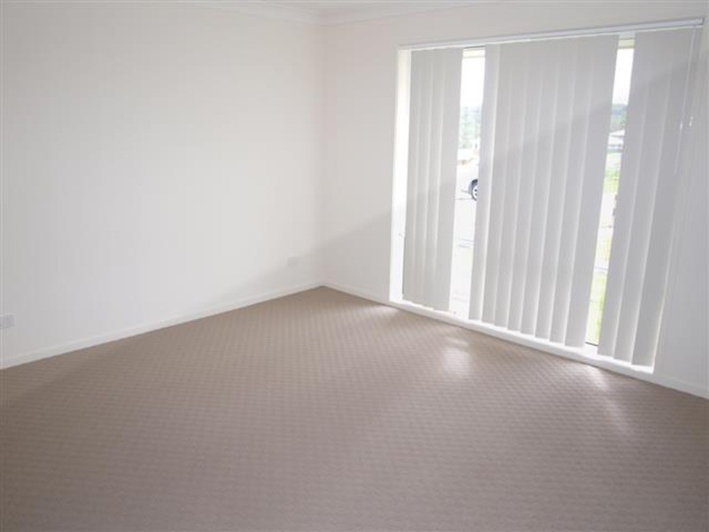 10 Hooghly Avenue, Cameron Park NSW 2285