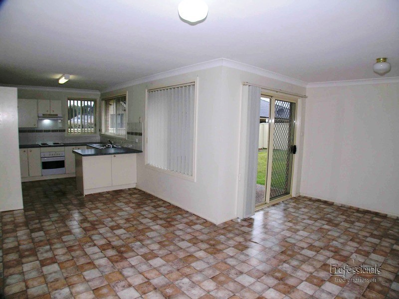 2 Sandpiper  Court, Cameron Park NSW 2285