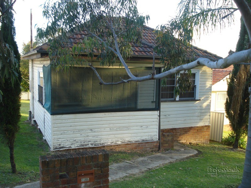 12 Johnstone Street, Cardiff NSW 2285