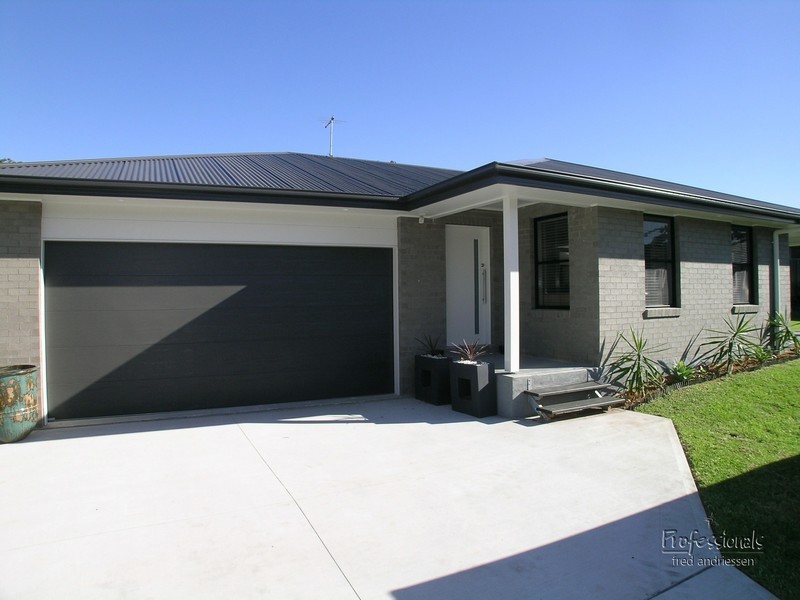 24 Eumina Street, Cameron Park NSW 2285