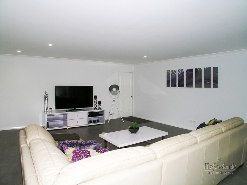 24 Eumina Street, Cameron Park NSW 2285