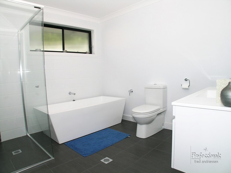 24 Eumina Street, Cameron Park NSW 2285