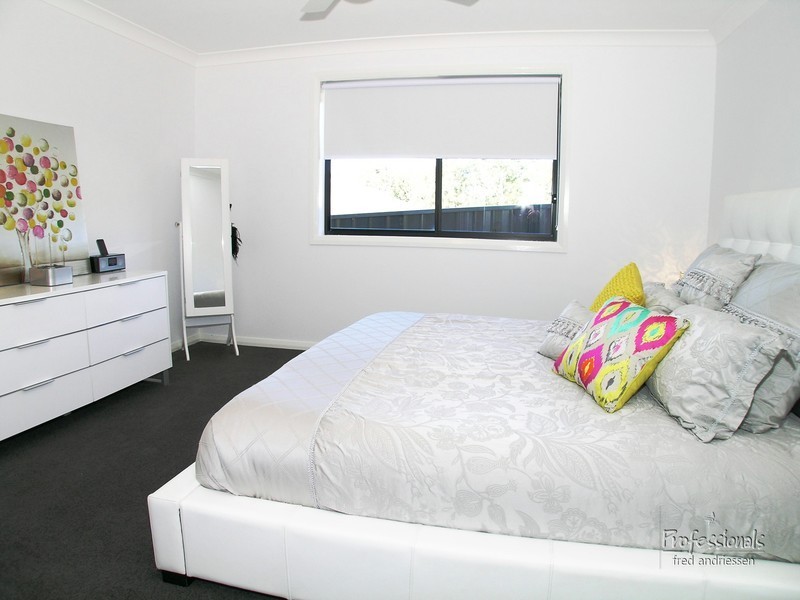 24 Eumina Street, Cameron Park NSW 2285