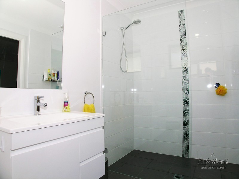 24 Eumina Street, Cameron Park NSW 2285