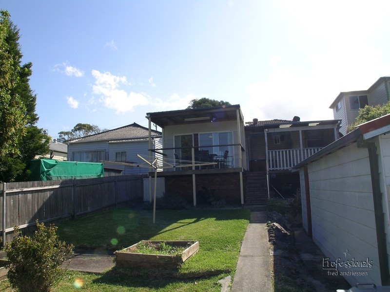 8 Crockett Street, Cardiff South NSW 2285