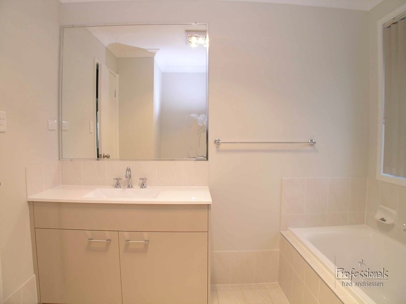 3 Macon Way, Cameron Park NSW 2285