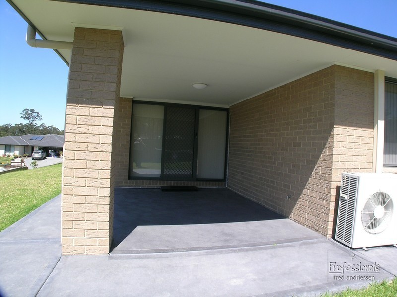3 Macon Way, Cameron Park NSW 2285