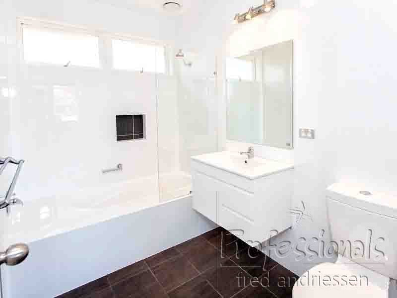 1 Dover Crescent, Waratah West NSW 2298