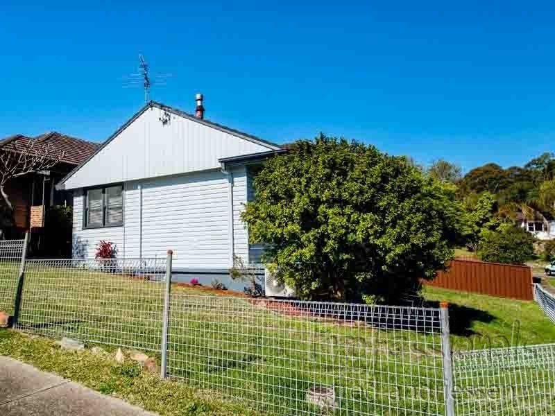 1 Dover Crescent, Waratah West NSW 2298