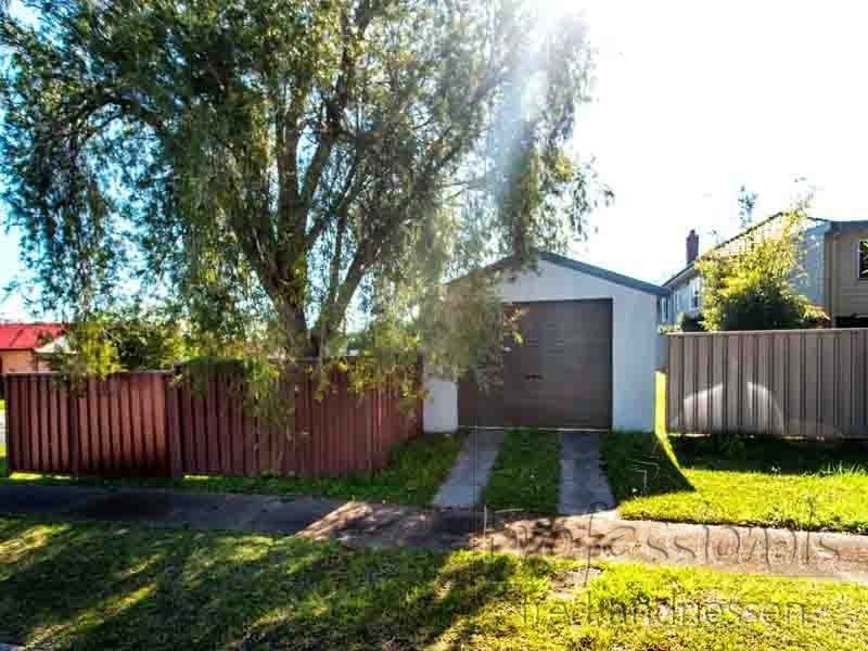 1 Dover Crescent, Waratah West NSW 2298