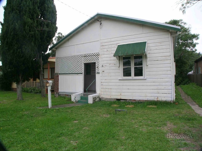 6 Lachlan Road, Cardiff NSW 2285