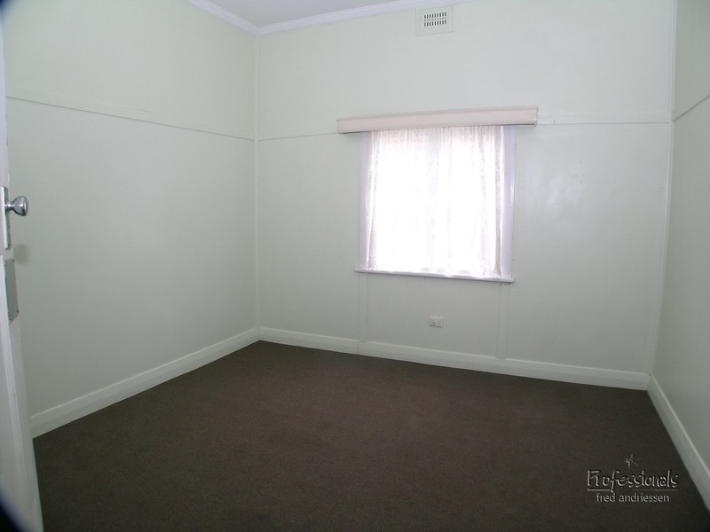 6 Lachlan Road, Cardiff NSW 2285