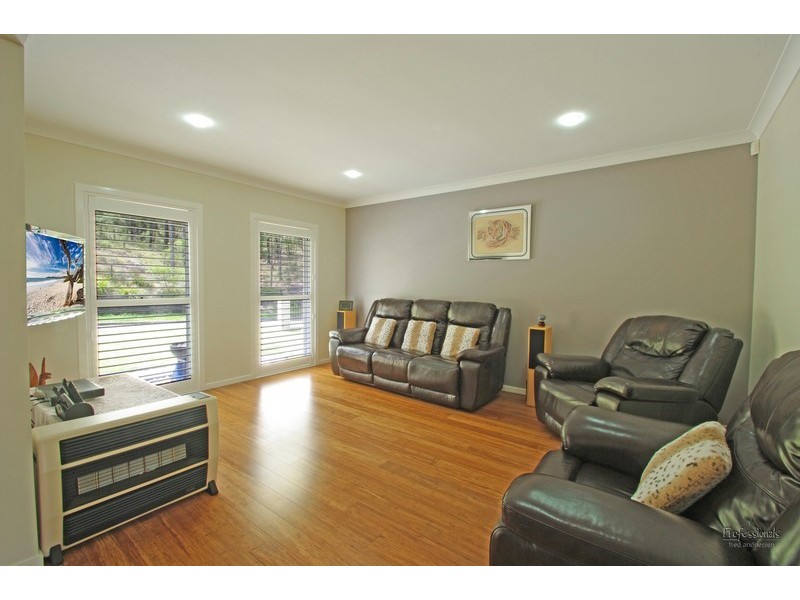 8 Bluerock Close, Fennell Bay NSW 2283