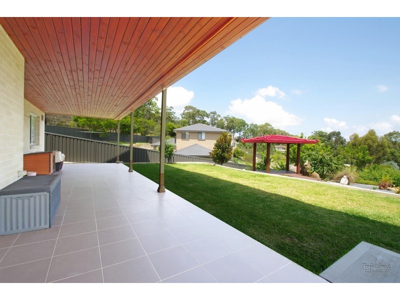 8 Bluerock Close, Fennell Bay NSW 2283