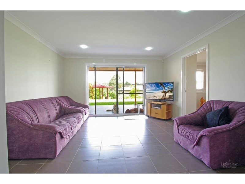8 Bluerock Close, Fennell Bay NSW 2283